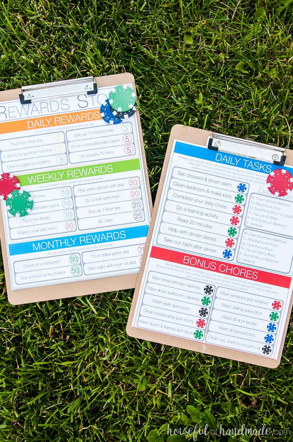 Create a kids chore system that works! This easy to manage chore chart for kids helps them to learn responsibility and savings. Includes a free printable kids chore chart so you can make your own chore system. Housefulofhandmade.com